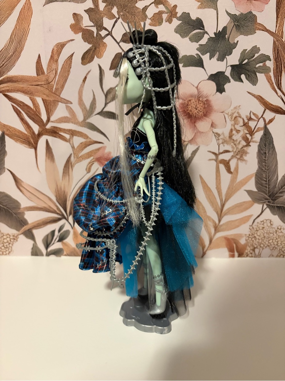 Frankie Stein Monster High Doll (Stitched in Style) - Picture 4 of 6